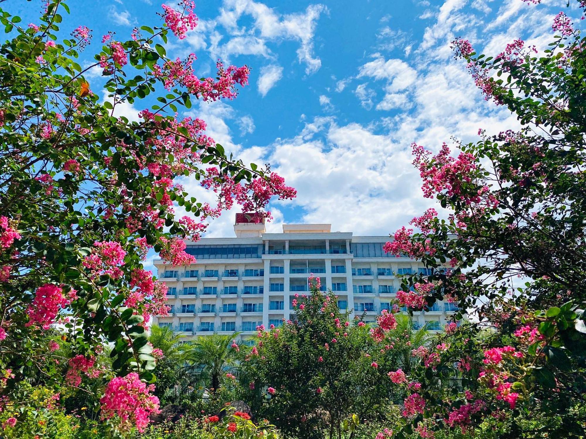 Gold Coast Hotel Resort & Spa Ðồng Hới Buitenkant foto