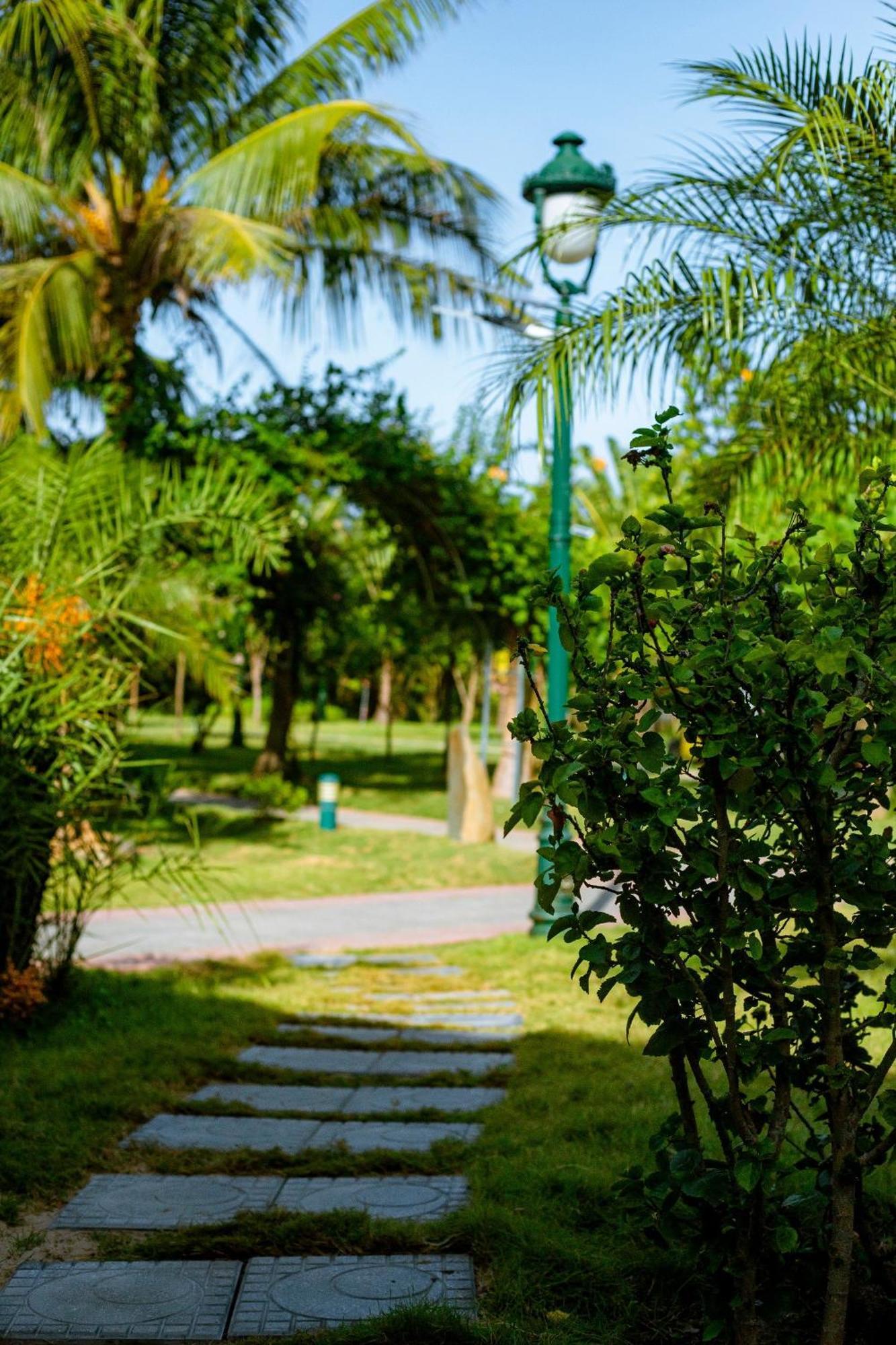 Gold Coast Hotel Resort & Spa Ðồng Hới Buitenkant foto